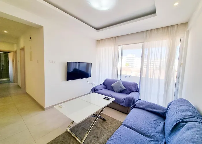 Seaside Elegance Retreat Apartment Larnaka