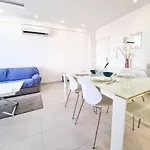 Seaside Elegance Retreat Appartamento *