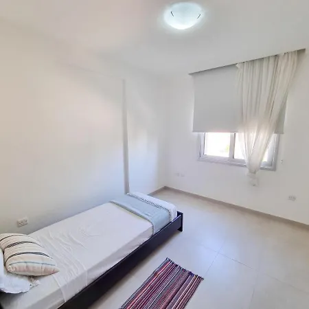 Seaside Elegance Retreat 라르나카