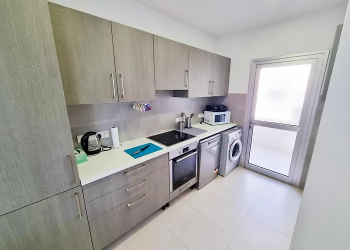 شقة Seaside Elegance Retreat لارنكا