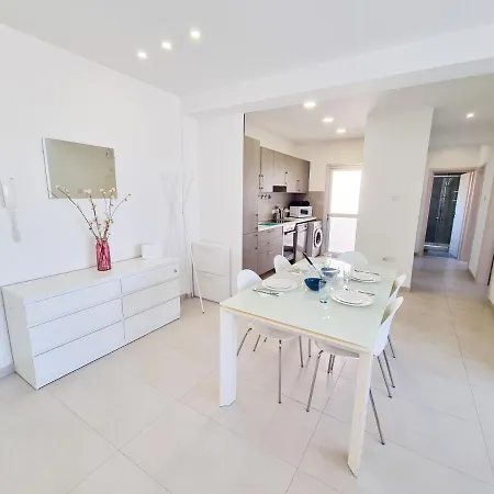 Apartamento Seaside Elegance Retreat